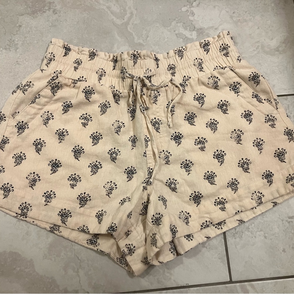 a new day Tan Floral Women's Cargo Shorts
